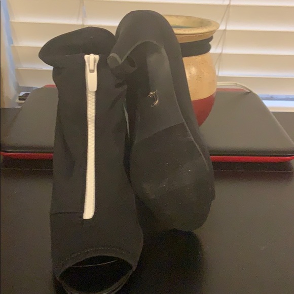 Juicy Couture heels - Picture 4 of 4